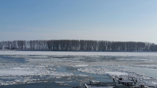Navigaţia pe Dunăre s-a deschis pe toate sectoarele; fusese oprită din cauza sloiurilor de gheaţă, zeci de nave rămânând blocate