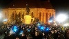 Aproximativ 200 de persoane s-au adunat la Cluj pentru a forma un steag al UE şi pentru a protesta faţă de Guvernul Grindeanu