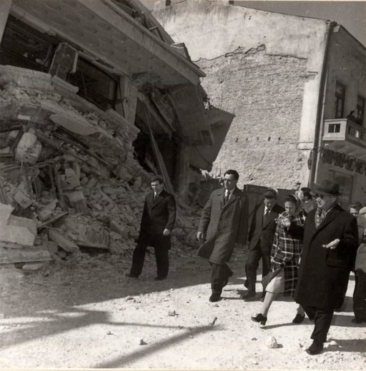 Cutremurul din 1977 - 44 de ani - Medic: Macabru a fost numărul mare de morţi înşiraţi de la poarta Spitalului Floreasca până la morgă / Pacient: M-am trezit în pijama direct în stradă. Acolo, scene de front. Sute de morţi, înşiraţi pe jos 