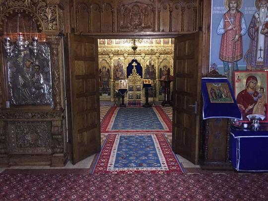Icoana Maicii Domnului în pridvorul bisericii Aşezământului Românesc din Ierusalim