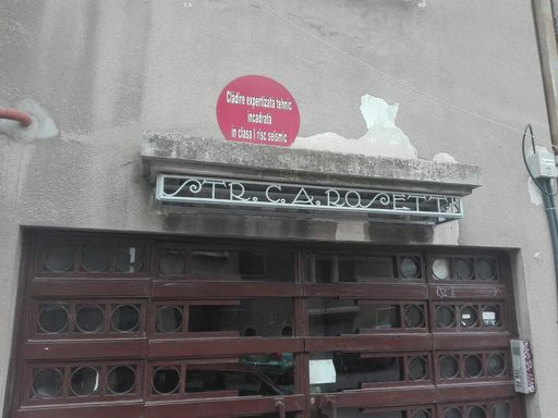 REPORTAJ: Bucureşti, oraşul bulinelor roşii - "Să fim serioşi, dacă e să mor, mor şi mergând pe stradă, nu doar locuind într-o clădire cu risc seismic”
