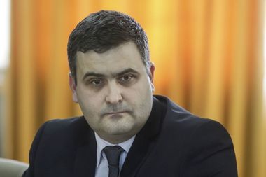 Personalul civil din MApN consideră discriminatorii mai multe ”aspecte legislative” legate, între altele, de salarii şi pensii. Leş: Salarizarea, rezolvată în cadrul noii legi unice