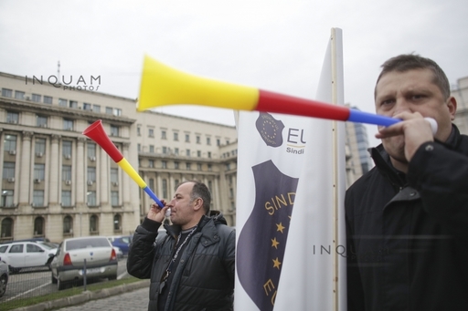 Protest al poliţiştilor la sediul Ministerului de Interne, pentru majorarea salariilor şi a sporurilor