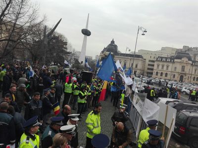 Poliţiştii au încheiat protestul din Capitală şi spun că vor ieşi din nou în stradă, nemulţumiţi de majorările salariale propuse de Ministerul de Interne 
