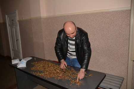 Un bărbat din municipiul Buzău a plătit o amendă de circulaţie în monede de 1 ban - FOTO