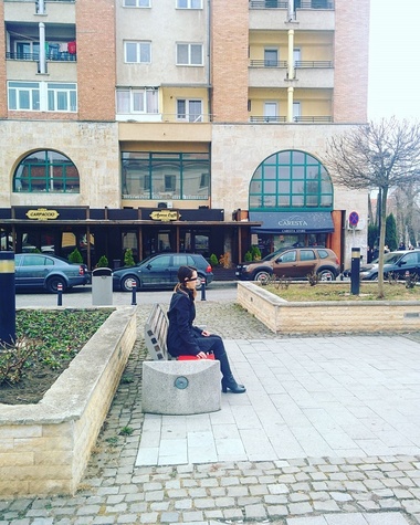 Verificări ale Poliţiei după ce o tânără legată la ochi a fost văzută în zone publice din Alba Iulia, provocând suspiciuni legate de implicare în jocul "Balena Albastră”. De fapt, protesta faţă de justiţie