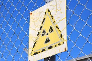 Angajaţii Companiei Naţionale a Uraniului continuă protestele până când îşi vor primi salariile restante; 16 salariaţi sunt în greva foamei