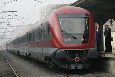 CFR: 77 de trenuri de stat şi private vor circula sâmbătă noaptea după ora de vară 