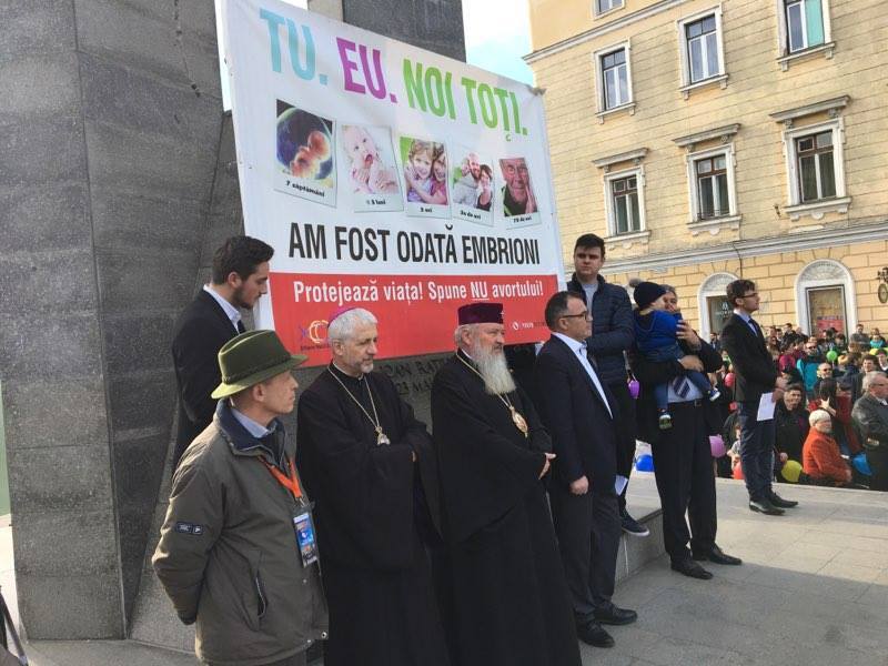 Mitropolitul Clujului: România nu s-ar prăbuşi demografic dacă toate tinerele familii ar avea măcar câte trei copii