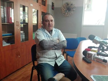 Directoarea Şcolii Speciale nr. 4 din Capitală, unde copiii ar fi fost agresaţi: Urmează să verificăm din punct de vedere disciplinar declaraţiile profesorului. Profesorul: Nu i-am atins, eram mâhnit, orice om bombăneşte la supărare