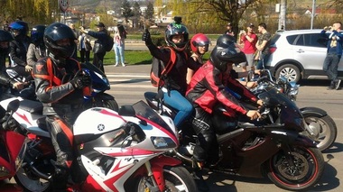 Peste 350 de motociclişti, în marş pe străzile Clujului pentru a atrage atenţia asupra accidentelor rutiere - FOTO