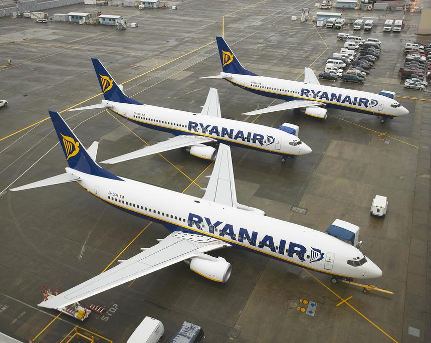 O cursă Ryanair pe ruta Bucureşti-Milano a întârziat peste trei ore din cauza unei mănuşi – surse 