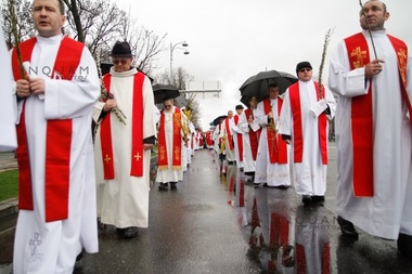 Episcopii catolici cer autorităţilor soluţionarea situaţiei Liceului Teologic Romano-Catolic din Târgu Mureş, a cărui funcţionare ar fi obstrucţionată de un "denunţ neîntemeiat"