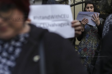 Miting de susţinere a Universităţii Central-Europene din Budapesta, în faţa Ambasadei Ungariei la Bucureşti - FOTO