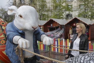 Primăria Capitalei: Decorul din Piaţa Constituţiei este realizat de un scenograf de renume mondial. Comentariile negative fac parte din corul declaraţiilor politicianiste exprimate de opoziţie 