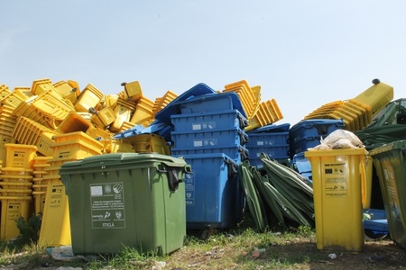 Primăria Capitalei vrea să instaleze 50 de puncte de colectare selectivă a deşeurilor, care să ofere la schimb bani sau vouchere de reduceri