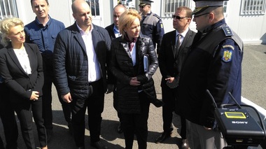 Ministrul de Interne a cerut Ungariei ”să se mobilizeze” la frontiera cu România, după ce la Nădlac II a avut personal insuficient - FOTO
