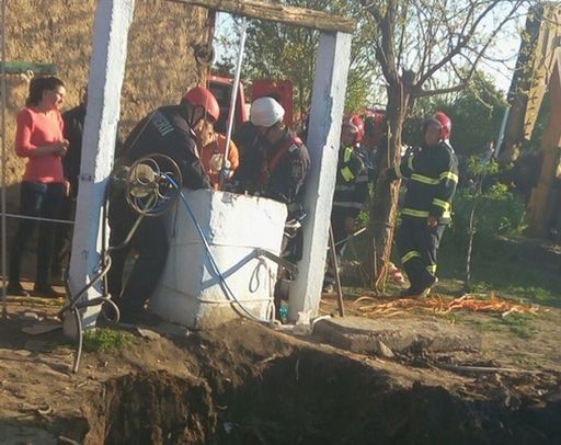Copilul de doi ani căzut într-un puţ în Teleorman şi scos după mai mult de zece ore este în stare gravă, dar stabilă 
