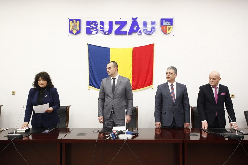 Noul prefect de Buzău, învestit în funcţie: Voi face tot ce stă în puterile mele pentru a îndeplini cu stricteţe datoriile funcţionarului public, iar cetăţeanul să fie pe primul plan