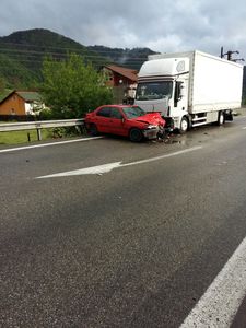 Vâlcea: Fată de 13 ani, rănită într-un accident rutier produs pe DN7