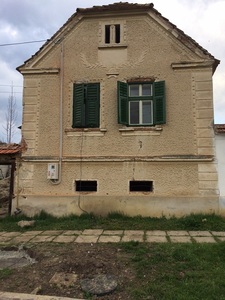 Federaţia TransylvaNet: Case istorice din Transilvania sunt ”desfigurate prin instalarea ilegală a unor contoare electrice pe faţadele clădirilor din secolele XVIII şi XIX” - FOTO