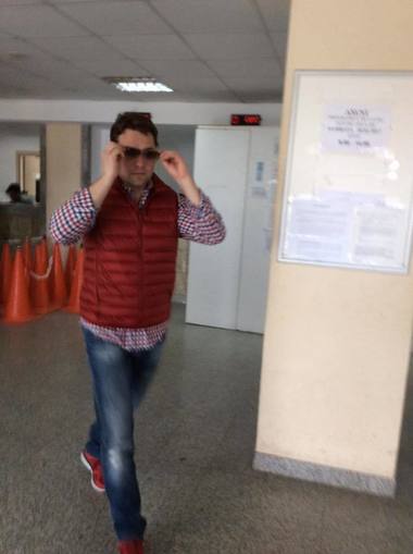 Cei doi angajaţi de la Serviciul Permise care l-au ajutat pe Şova să îşi schimbe permisul de conducere fără să stea la rând, sancţionaţi pentru abatere disciplinară
