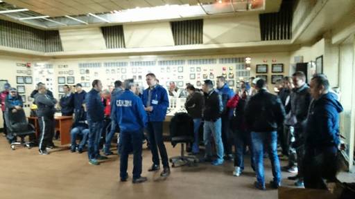 Câteva zeci de angajaţi de la Termocentrala Mintia au declanşat un protest spontan, nemulţumiţi de salarii; ei au refuzat să intre la lucru