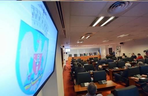 Instanţa obligă primarul Capitalei şi municipalitatea să plătească amendă şi penalităţi pentru neaplicarea unei decizii definitive privind un teren. Primăria spune că decizia nu este definitivă şi va fi contestată
