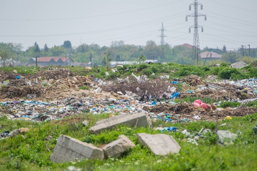 CJ Constanţa: Peste şapte hectare de teren agricol din Limanu, transformate într-o groapă ilegală de gunoi