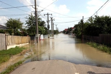 Cod portocaliu de inundaţii în cinci judeţe din estul ţării
