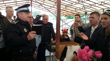 Nou protest al crescătorilor de păsări şi animale mici din Galaţi, rămaşi fără piaţă de desfacere