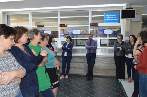 Vaslui: Angajaţii Fiscului, în grevă pentru a treia zi consecutiv. Ghişeele instituţiei nu au fost deschise deloc pentru contribuabili - FOTO