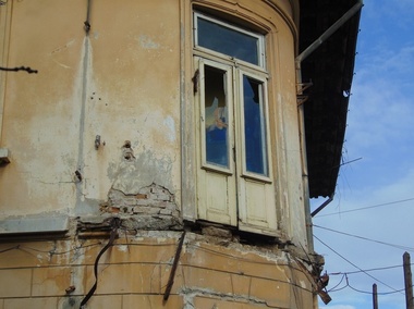 Amenzi de până la 5.000 de lei pentru proprietarii care nu asigură consolidarea imobilelor din Capitală. Firea: Vrem să îi responsabilizăm pe cetăţeni