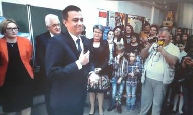 Grindeanu, la întâlnirea cu foştii colegi de şcoală: Nu sunt aşa emoţionat în activităţile pe care le am la Bucureşti, cum sunt acum