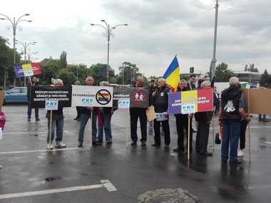 Şeful Noii Drepte: Am râs când s-au rupt norii la marşul LGBT. Dumnezeu dă după inima oamenilor, la noi a fost vreme bună. Mulţumesc meteorologilor şi lui Dumnezeu