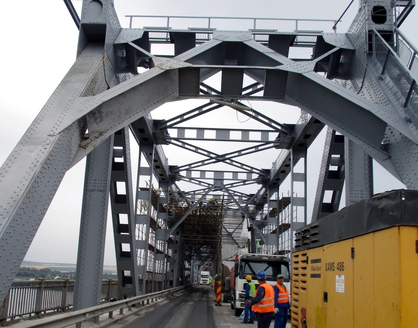 Circulaţia pe podul Giurgiu-Ruse, restricţionată marţi pentru măsurători geodezice