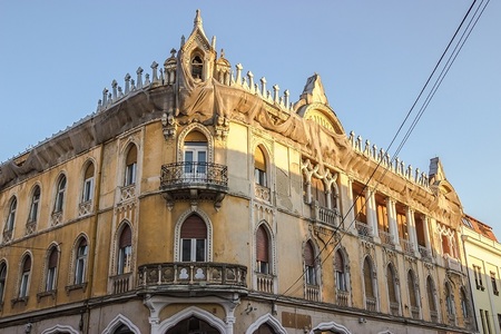 CJ Bihor va ataca în instanţă vânzarea de către o bancă a unei clădiri istorice din Oradea pentru care şi-a exprimat preemţiunea