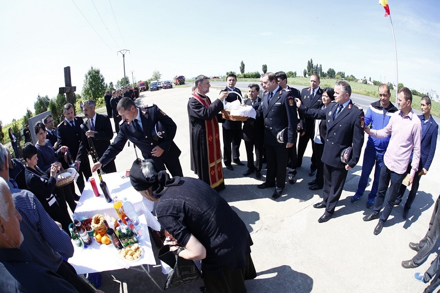 Cei şapte pompieri care şi-au pierdut viaţa în explozia de la Mihăileşti, din urmă cu 13 ani, comemoraţi la locul tragediei - FOTO