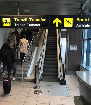 Efectele grevei Romatsa: Şase zboruri Ryanair au fost anulate de pe Aeroportul Otopeni, toate celelalte curse au întârzieri de până la două ore
