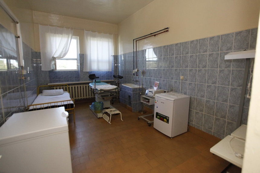 Maternitatea din Fălticeni, inaugurată în prezenţa ministrului Sănătăţii, nu poate fi deschisă după ce pe mobilier au fost detectate bacterii coliforme