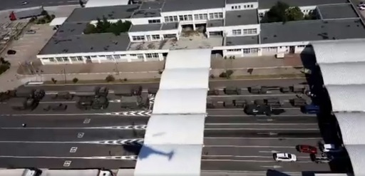 Trafic îngreunat începând de joi pe mai multe drumuri şi autostrăzi pentru deplasarea coloanelor militare la exerciţiul NATO Noble Jump 2017. Opt convoaie au intrat în România pe la Giurgiu. VIDEO