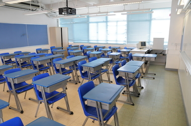 Peste 6.000 de locuri la cele 18 facultăţi ale Universităţii Transilvania. Sunt disponibile şi programe speciale pentru absolvenţii merituoşi şi cei cu venituri mici