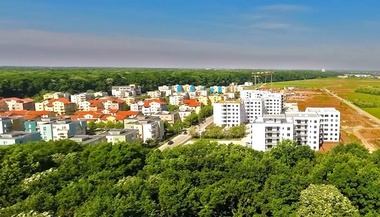 Locuitori ai complexului Greenfield-Băneasa protestează duminică în faţa Guvernului, cerând o soluţie pentru deblocarea accesului în cartier