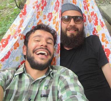 Doi tineri, unul având deficienţă de vedere, traversează Transfăgărăşanul pe bicicletă, în tandem