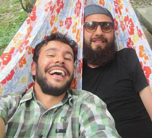 Doi tineri, unul având deficienţă de vedere, traversează Transfăgărăşanul pe bicicletă, în tandem