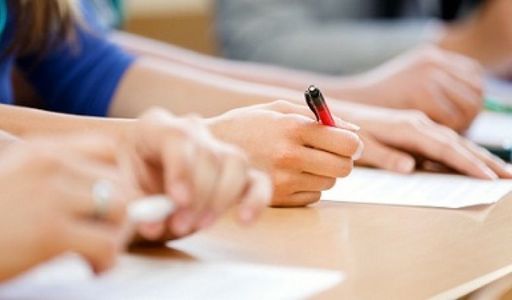 Participare la ultima probă scrisă a examenului de Bacalaureat - 95,85%; 37 de candidaţi au fost eliminaţi pentru fraudă