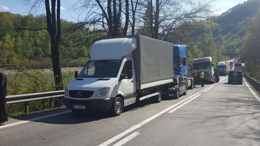 Circulaţie pe un singur fir până la ora 12:00, pe sensul Piteşti - Râmnicu Vâlcea al DN7