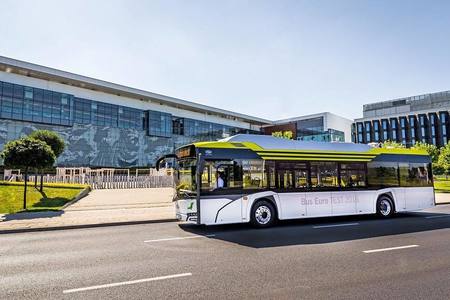 Primăria Cluj-Napoca va cumpăra 30 de autobuze electrice, dotate cu wi-fi, camere video, aer condiţionat; un autovehicul costă aproape 500.000 euro - FOTO