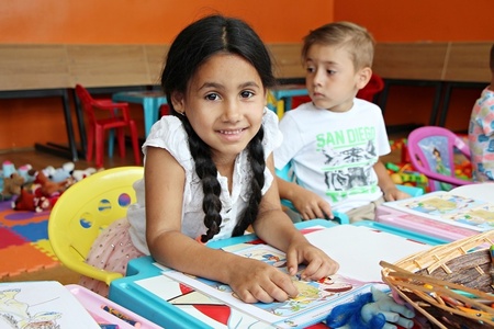 Organizaţia "Salvaţi Copiii" deschide 30 de grădiniţe estivale pentru copiii din comunităţi defavorizate, în Bucureşti şi în mai multe de judeţe