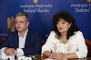 Prefectura Buzău, acţionată în instanţă de sute de oameni care nu şi-au primit titlurile de proprietate
